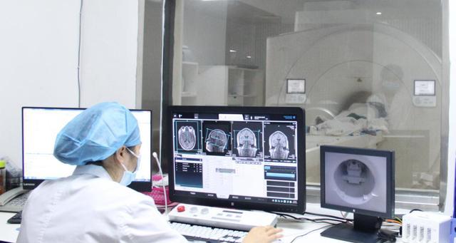 双点医院（用聪明才智帮助医院在跌落镇获得三星评级）