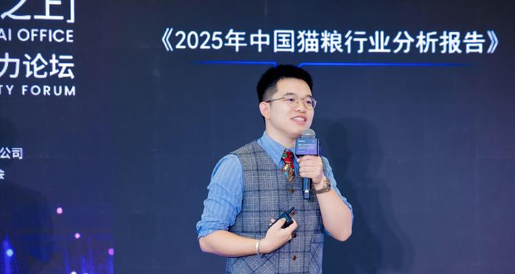 图为冯注龙讲解AI PPT使用心得