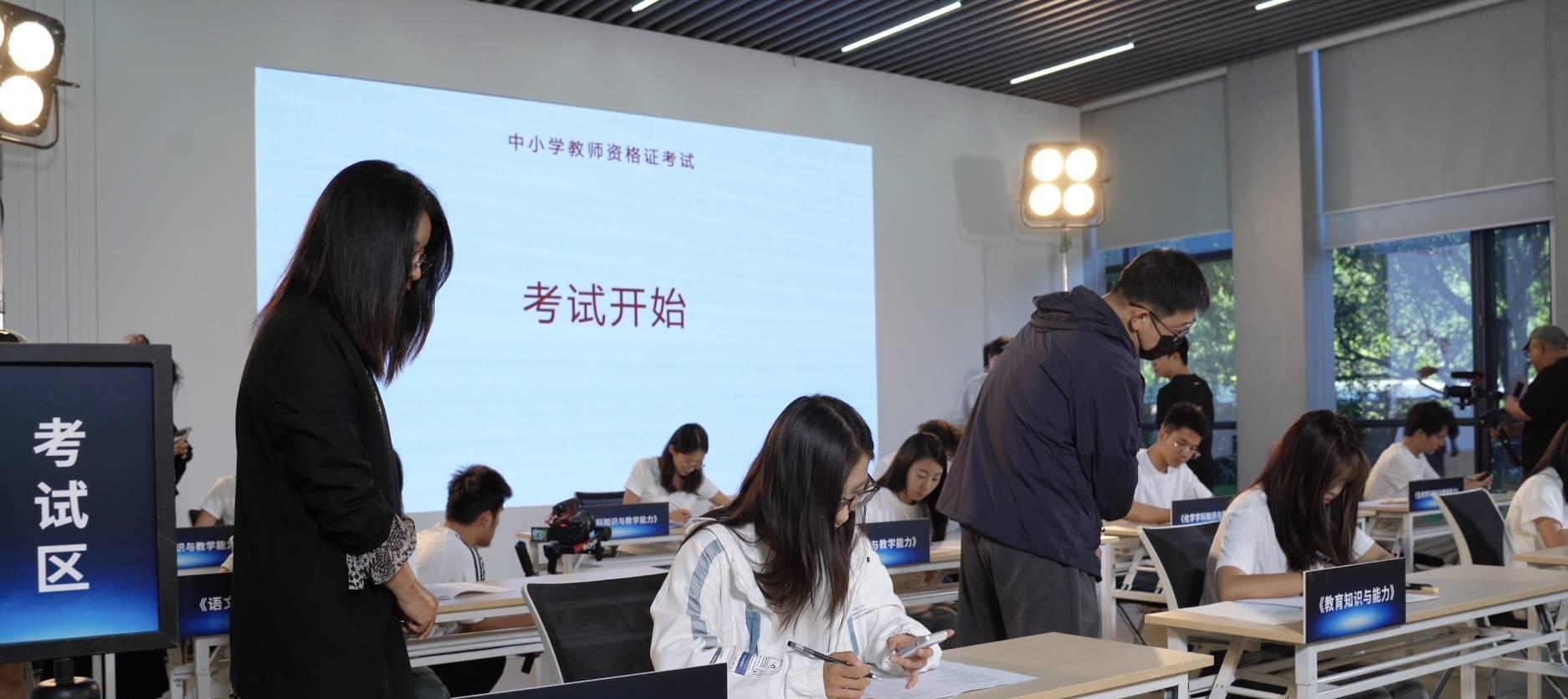 新学期「新」老师！有道 AI 答疑笔成「首个通过教师资格证考试的 AI 老师」